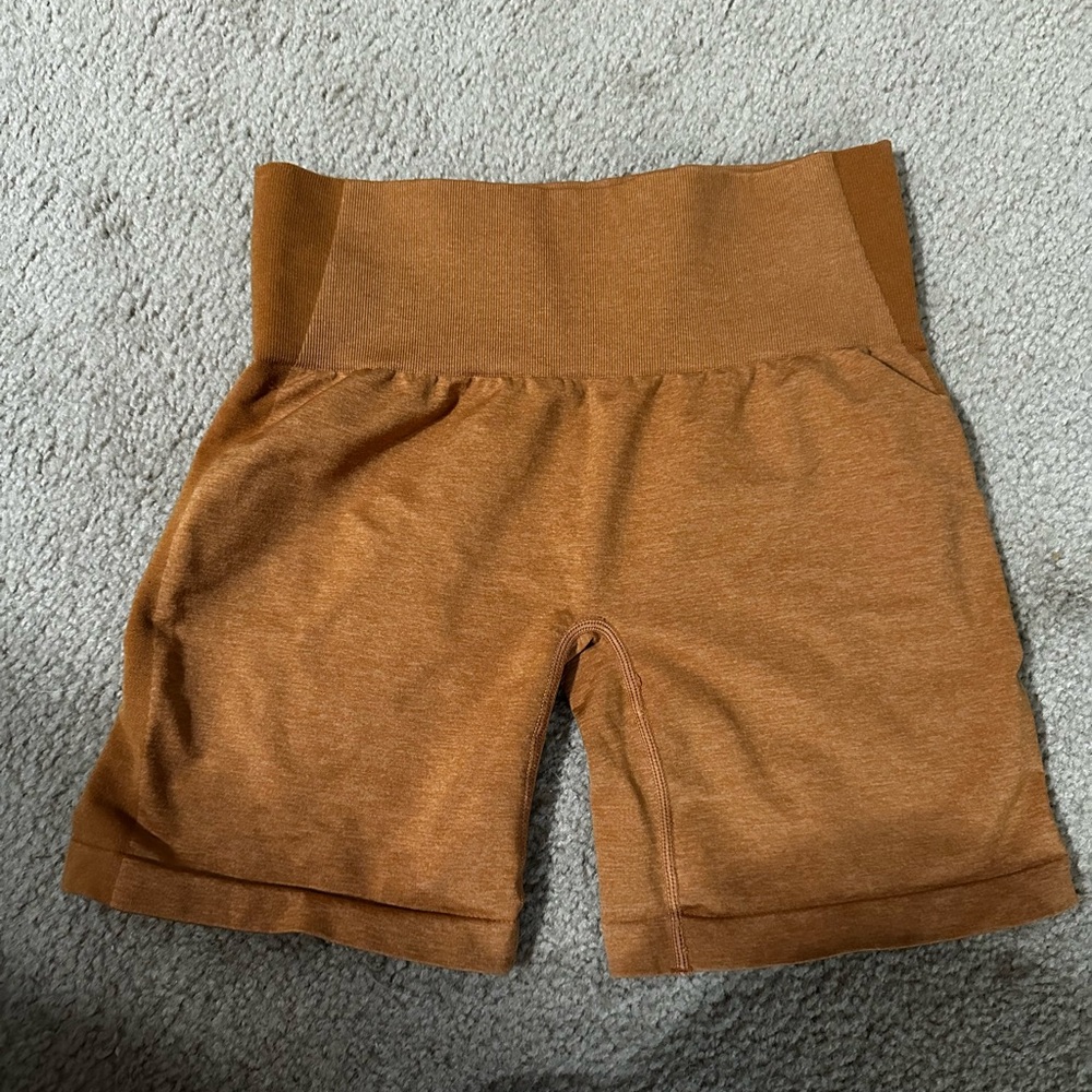 NVGTN Women's Athletic Shorts - Picture 3 of 4